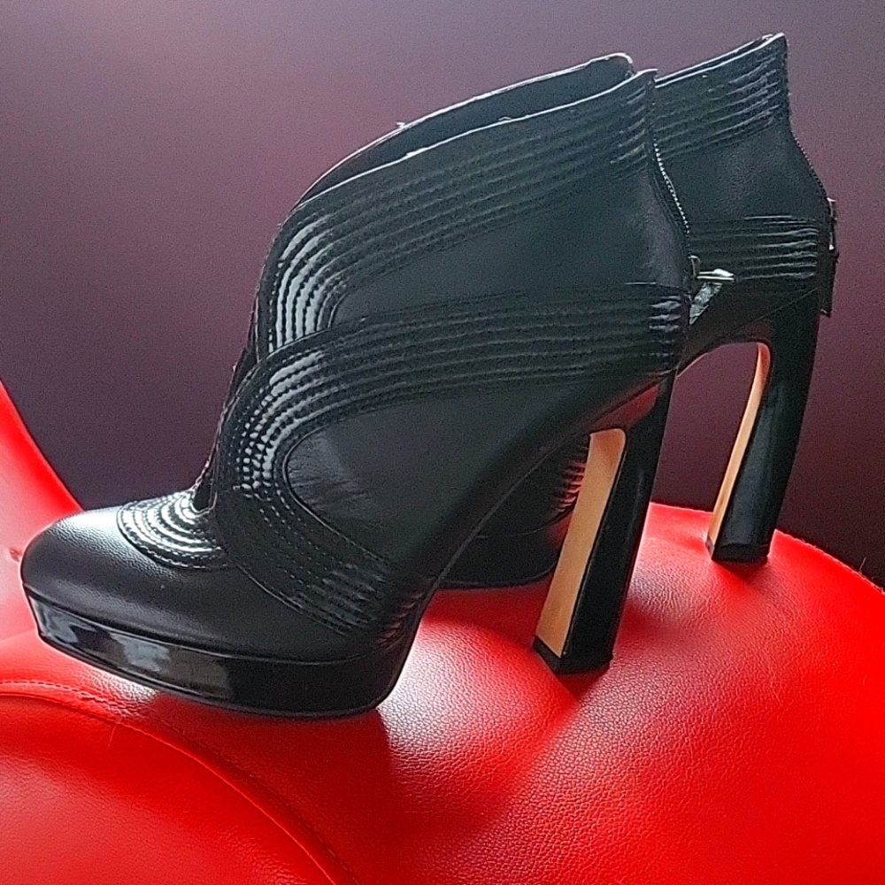 Black Heeled Boots with Chunky Platform and Pleated Design